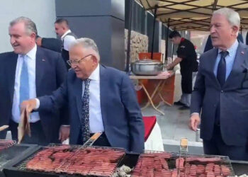AKP’li Büyükkılıç’tan ‘sucuk partisi’ açıklaması: ‘Leblebi ikram edecek halimiz yok’