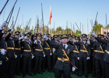 AKP’lilerle Saray arasında “teğmenler” kavgası