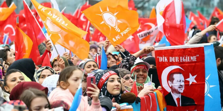 AKP'nin Giden Seçmeni Geri mi Geldi? 'Enflasyon Düşünce Ekonomiye Güven Arttı'