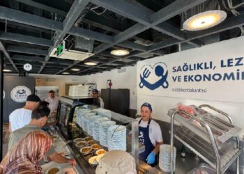 Aç kaldığımız için buraya geliyoruz