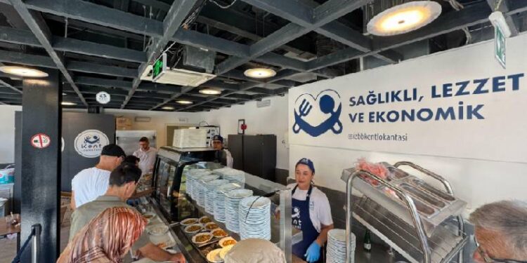 Aç kaldığımız için buraya geliyoruz