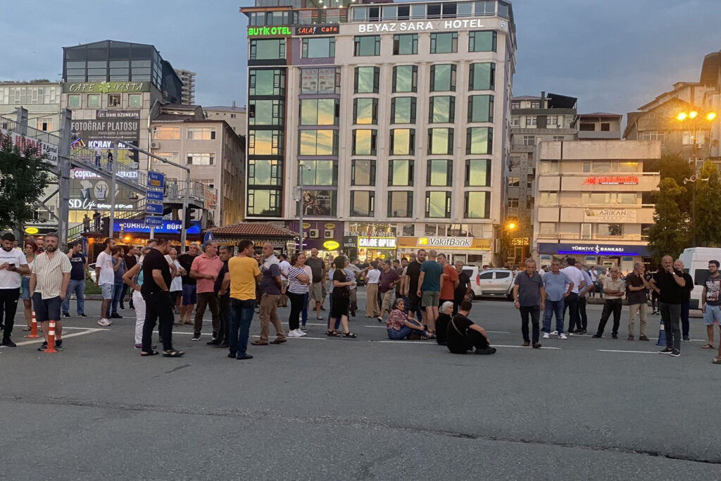 Ağaç kesimini engellemek isteyenlere ateş açıldı, 1 ölü; Hopa’da halk sokağa çıktı