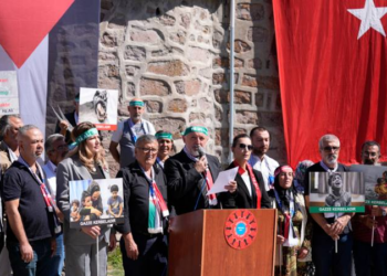 Alevi derneklerinden İsrail'in Gazze ve Lübnan'a yönelik saldırılarına tepki; Netanyahu'nun kuklasını parçaladılar!