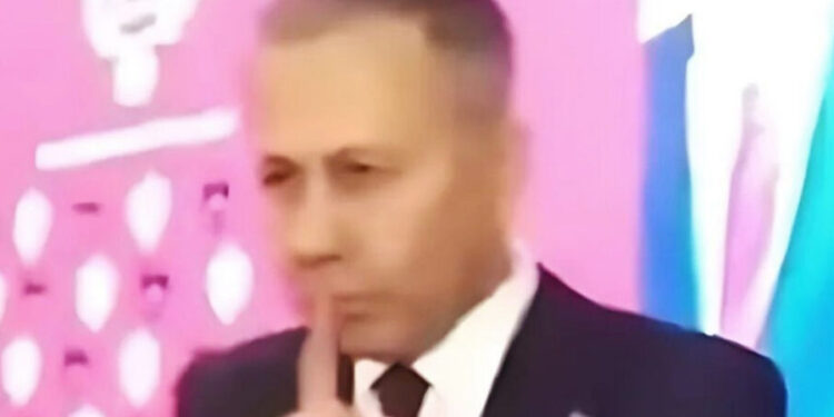 Ali Yerlikaya, Narin’i soran muhabire ‘sus’ işaretiyle karşılık verdi