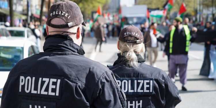 Alman polisinde ırkçılık yapısal bir sorun mu?