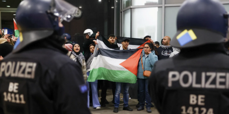 Almanya, sosyal medyada Filistin’i destekleyeni vatandaş yapmayacak