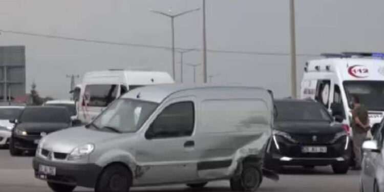 Ambulans Zincirleme Kazaya Karıştı: Yaralılar Var