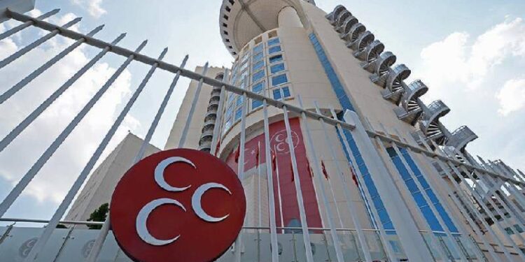 Anayasa'daki aile tanımına kadın ve erkek ibaresinin eklenmesi uygun olacak