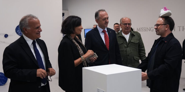 Ankara'da "Başka Yere Bakmak, Orada Olmak" İsimli Sergi Açıldı