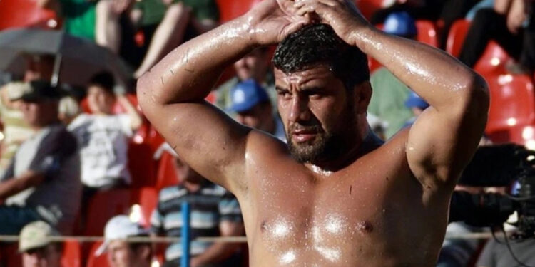 Antrenman Yaparken Fenalaşan Başpehlivan Ali Altun Yaşamını Yitirdi