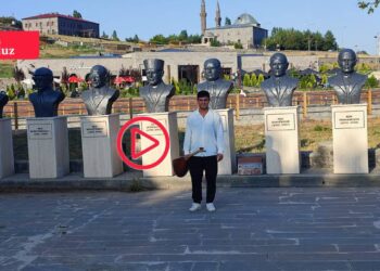 'Âşık halkın derdini alıp halka geri satar'