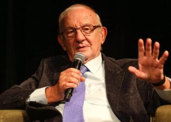 Atilla Dorsay'ın "Benim Sevgili ‘6 Silahşörler’im" kitabı, yakın tarihe ait bir okuma yolculuğu...