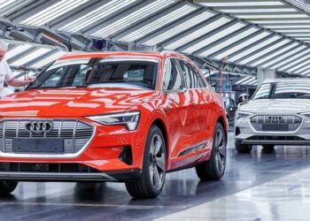 Audi'nin Brüksel fabrikasında işçiler 300 otomobilin anahtarlarına el koydu