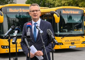 Avrupa Komisyonu ve Macaristan arasında kılıçlar yeniden çekildi