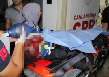 Balkonun altında sohbet eden gençlere ateş etti, yakınları tarafından darbedildi: 1 ölü, 2 yaralı