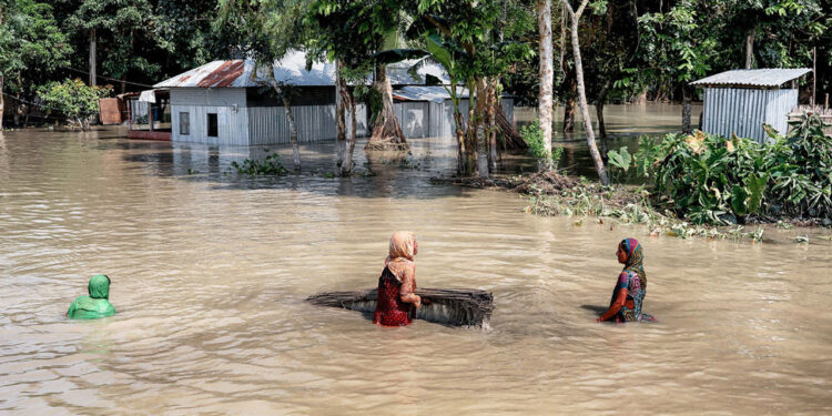Bangladeş'te Sel ve Toprak Kayması: 7 Ölü