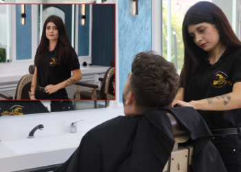 Başta Korkuyorlardı... Şimdi Tıraş Olmak İçin Herkes Ona Geliyor