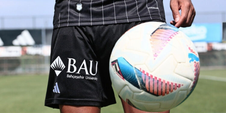 Beşiktaş'ın Şort Sponsoru Bahçeşehir Üniversitesi Oldu!