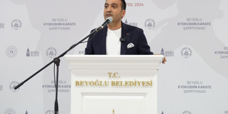 Beyoğlu Belediyesi'ne Kaymakamlıktan Engel! Belediye Yöneticilerinin, Kaymakamlık Binasına Girişleri Yasaklandı!