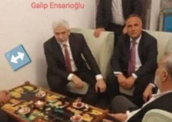 “Bilip söylemememiz gerekenler var” diyen Galip Ensarioğlu Narin’in tutuklu amcasıyla aynı masada