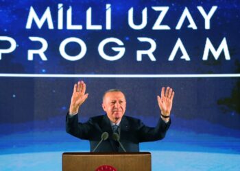 Bir Alfa Centauri’linin Türkiye notları: 8 sene önce darbe oldu, ondan da mı haberin yok!
