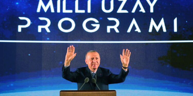 Bir Alfa Centauri’linin Türkiye notları: 8 sene önce darbe oldu, ondan da mı haberin yok!