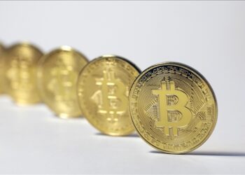 Bitcoin getiride altını solladı