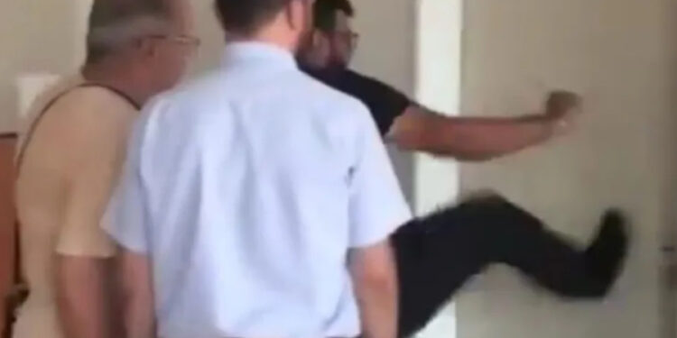 Bursa’da kadın müdür yardımcısının kapısını kıran okul müdürü açığa alındı