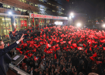 CHP'den Erken Seçim Startı: Partililer Sahaya İnecek