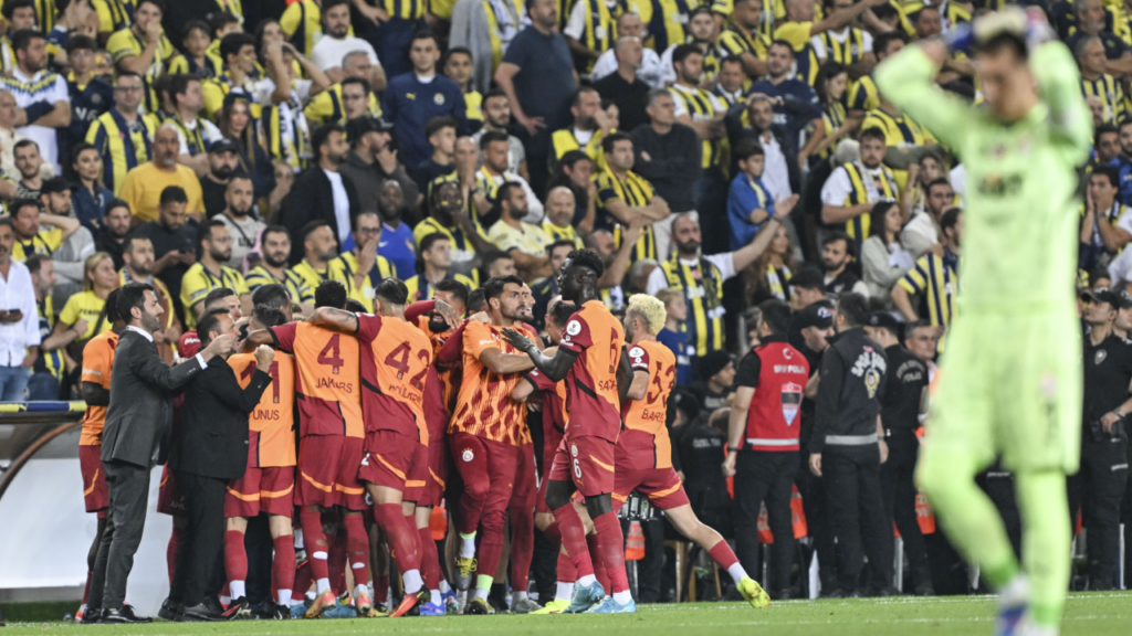 Canlı Maç Anlatımı I Kadıköy’de Tempo Yüksek! Derbide Art Arda Dört Gol: Fenerbahçe 1 - 3 Galatasaray