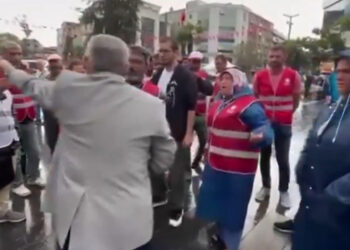 Çatalca müftüsü, işten çıkarıldıkları için eylem yapan işçilere müdahale etti