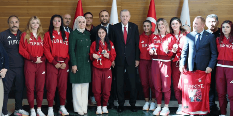Cumhurbaşkanı Erdoğan Paralimpik Sporcularla Bir Araya Geldi