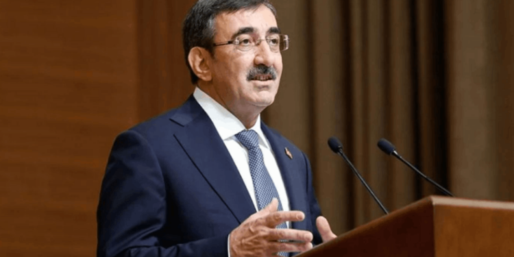 Cumhurbaşkanı Yardımcısı Yılmaz'dan Dikkat Çeken Mesaj: Enflasyonla Mücadelede Büyümeden Fedakarlık!