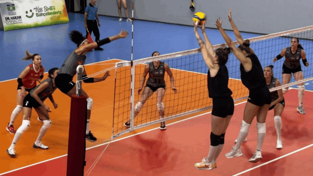 Cumhuriyet Kupası Kadınlar Voleybol Turnuvası Başladı