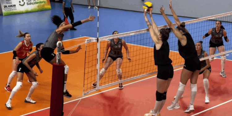 Cumhuriyet Kupası Kadınlar Voleybol Turnuvası Başladı