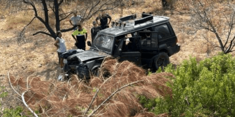 Datça'da Virajı Alamayan Araç Tarlaya Uçtu: 3 Yaralı