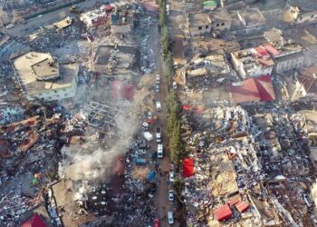 Deprem konut ihaleleri, tanıdık isimlere gitmeye devam ediyor
