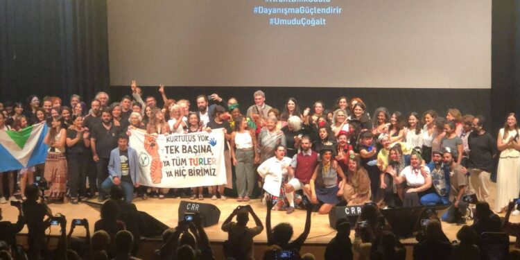 Devletlerin şiddeti, toplumsal şiddeti besliyor; yükselen şiddet yaşama değil, ölüme hizmet ediyor