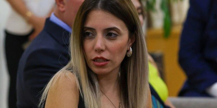 Dilruba’dan AKP’lilere: Neden üstünüze alındınız, geri zekalı olmayanlar alınmadı