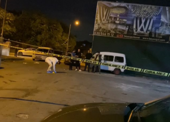 Düğün Salonuna Patlayıcı Madde Atıp, Silahla Havaya Ateş Açtılar!