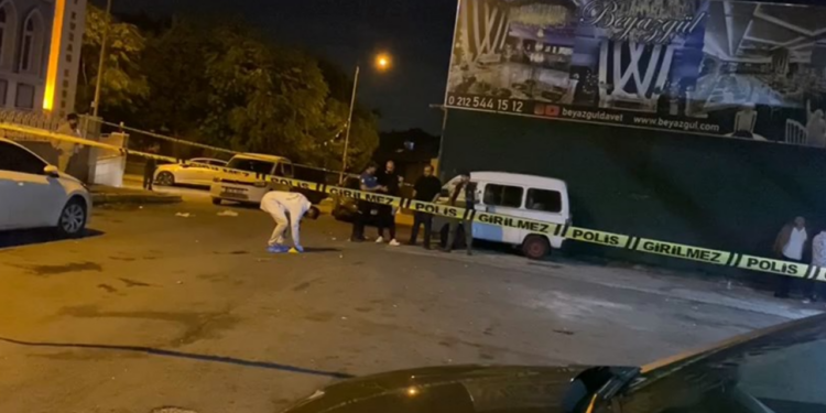 Düğün Salonuna Patlayıcı Madde Atıp, Silahla Havaya Ateş Açtılar!
