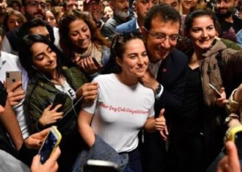 Ekrem İmamoğlu duyurdu: 100 bin üniversite öğrencisine 15 bin TL verilecek