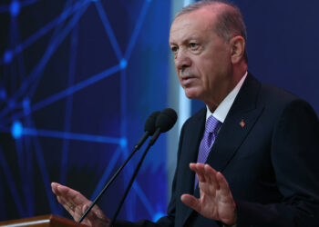 Erdoğan, erken seçim çağrılarına kapıyı kapattı: ”Türkiye’nin önünde seçimsiz 3,5 yıl vardır”