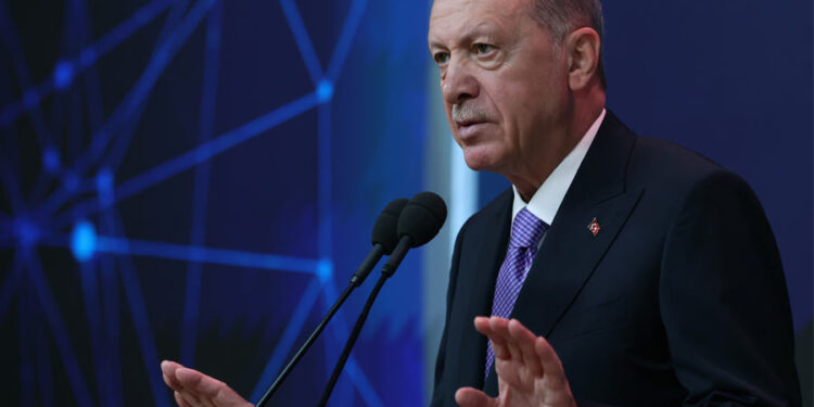 Erdoğan, erken seçim çağrılarına kapıyı kapattı: ”Türkiye’nin önünde seçimsiz 3,5 yıl vardır”