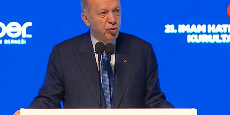 Erdoğan, ‘genç teğmenleri’ hedef gösterdi: “O kılıçları kime çekiyorsunuz?”