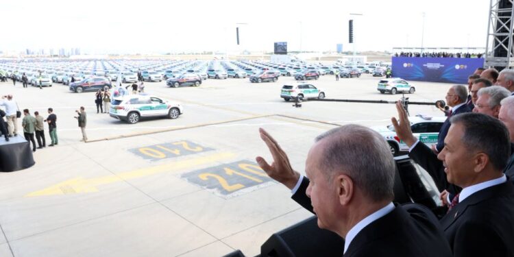 Erdoğan’ın ‘araç şovu’: Mehmet Şimşek buna ne diyor?