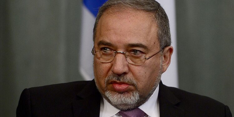 Eski İsrail Savunma Bakanı Liberman: Gazze’ye tüm insani yardımlar bugün durdurulmalıdır