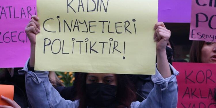 Evli olduğu Emrah Ala tarafından öldürülen kadın, polislerin önünde ölümle tehdit edilmiş