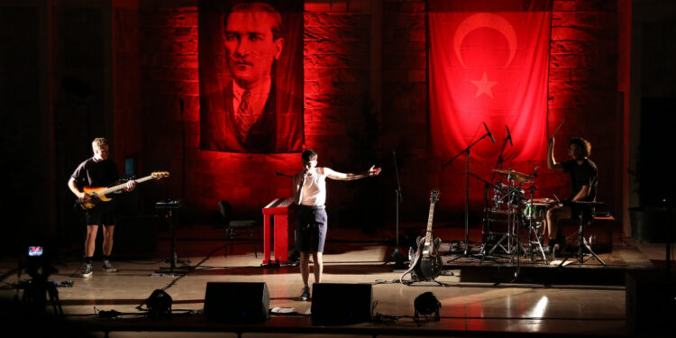 Fransız Müzisyen Ysé Trio, Eskişehir'de Sanatseverlerle Buluştu