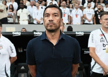 Giovanni van Bronckhorst: '10 Kişiye Karşı Oynamamız Gerektiği Şekilde Oynayamadık'